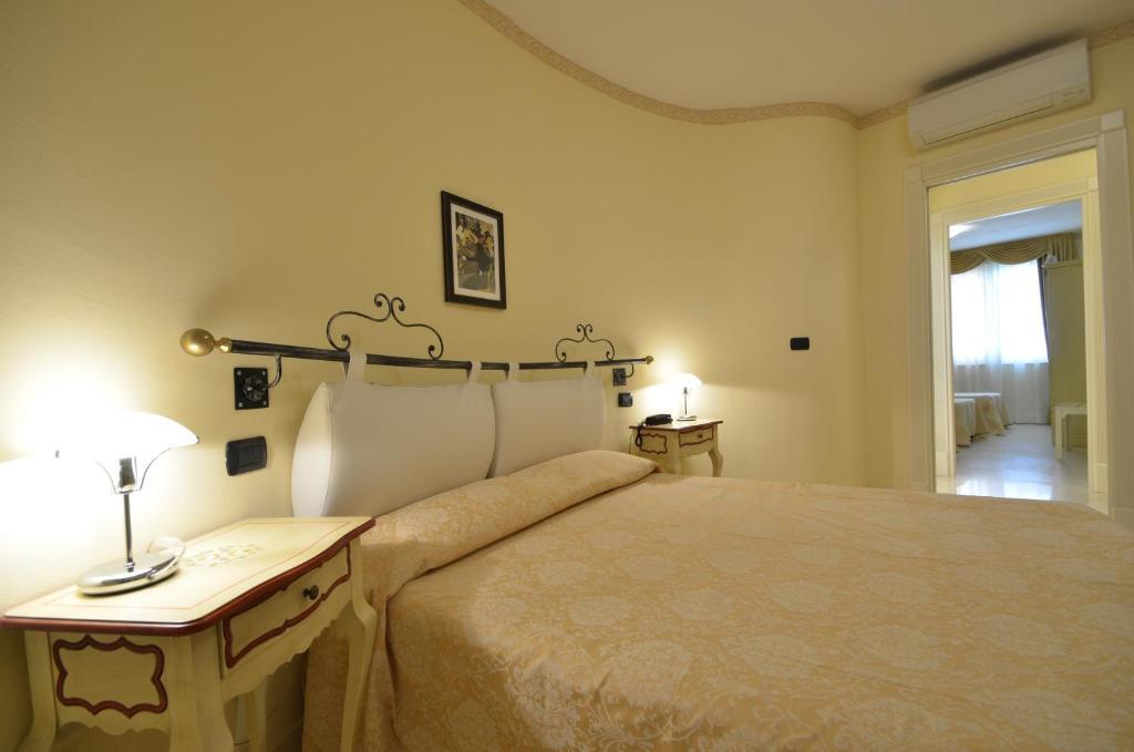 Relais Du Lac Desenzano del Garda Oda fotoğraf